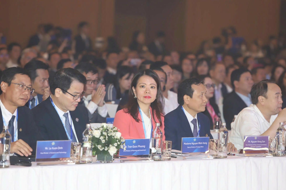 Các đại biểu tham dự diễn đàn.