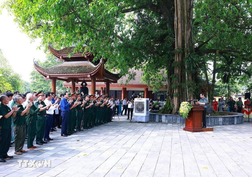 Thủ tướng Phạm Minh Chính phát biểu động viên thương, bệnh binh, gia đình liệt sỹ tại huyện Đại Từ. (Ảnh: Dương Giang/TTXVN) ttxvn_thu tuong tham thuong binh thai nguyen (4).jpg