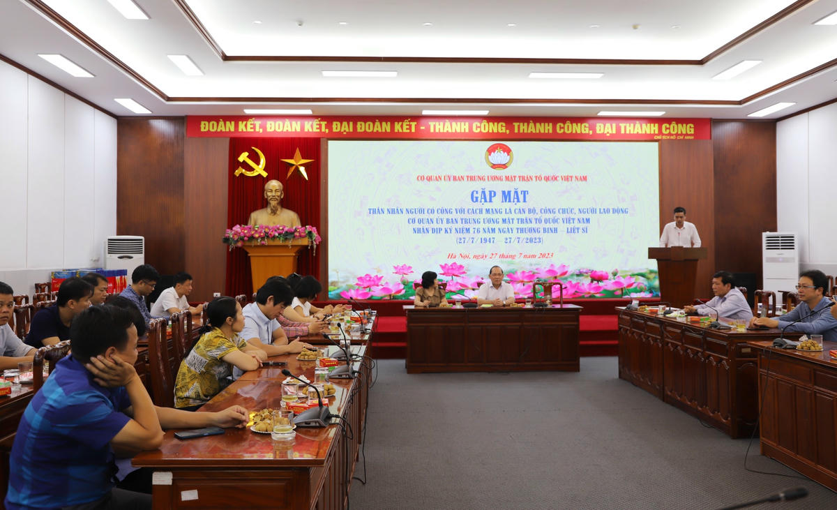 Quâng cảnh buổi gặp mặt. 