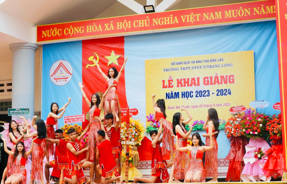 Tiết mục văn nghệ đặc sắc chào mừng ngày khai giảng năm học mới.