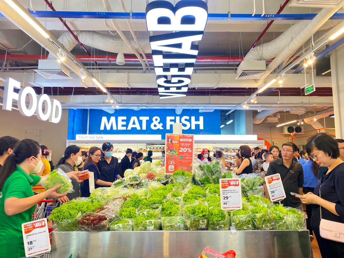 khach-hang-mua-sam-tai-sieu-thi-winmart-2-.jpg