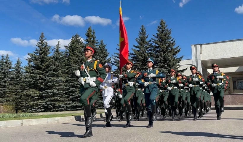 Đoàn Quân đội Nhân dân Việt Nam tham gia duyệt binh trên Quảng trường Đỏ trong giờ tập luyện. (Ảnh: Tâm Hằng/TTXVN)