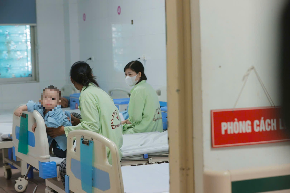 Khu vực cách ly điều trị các bệnh nhi mắc sởi tại Bệnh viện Thanh Nhàn. Ảnh:BVCC