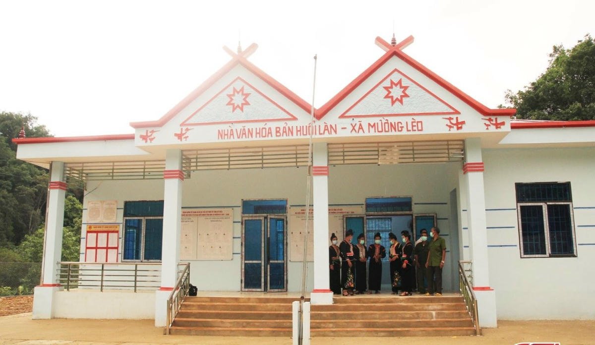Nhà văn hóa bản Huổi Làn, xã Mường Lèo, huyện Sốp Cộp xây dựng khang trang. 