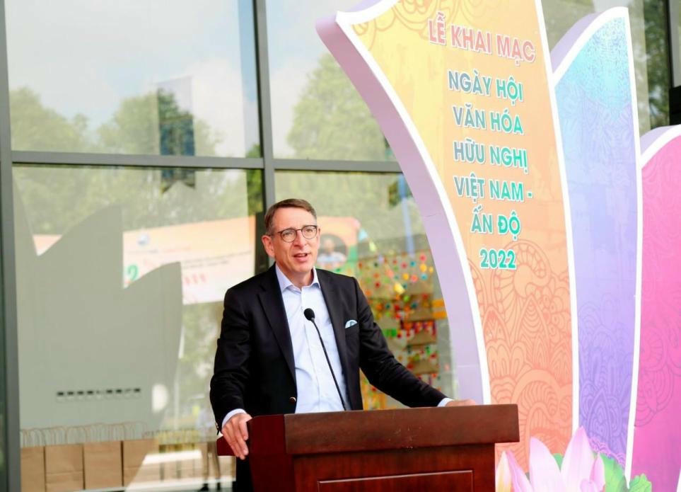 TS Frank Jurgen Richter – Chủ tịch Diễn Đàn Horasis phát biểu chia sẻ tại buổi lễ.