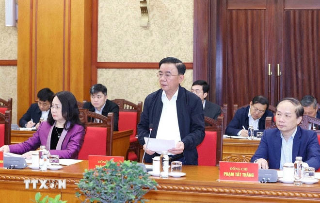 Ông Trần Cẩm Tú, Ủy viên Bộ Chính trị, Thường trực Ban Bí thư, Trưởng Tiểu ban, phát biểu chỉ đạo cuộc họp Tiểu ban Tổ chức phục vụ Đại hội XIV của Đảng. (Ảnh: Phương Hoa/TTXVN) ttxvn-tran-cam-tu-2.jpg