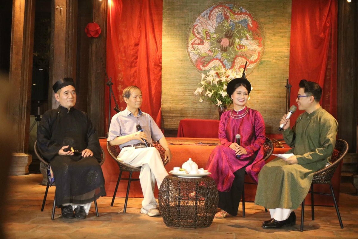 Talkshow: “Tinh hoa văn hóa ca trù” cùng sự tham của các diễn giả: Nghệ nhân Nguyễn Văn Khuê, nhà thơ Nguyễn Đức Mậu và đào nương với sự dẫn dắt của MC, BTV Trịnh Lê Anh.