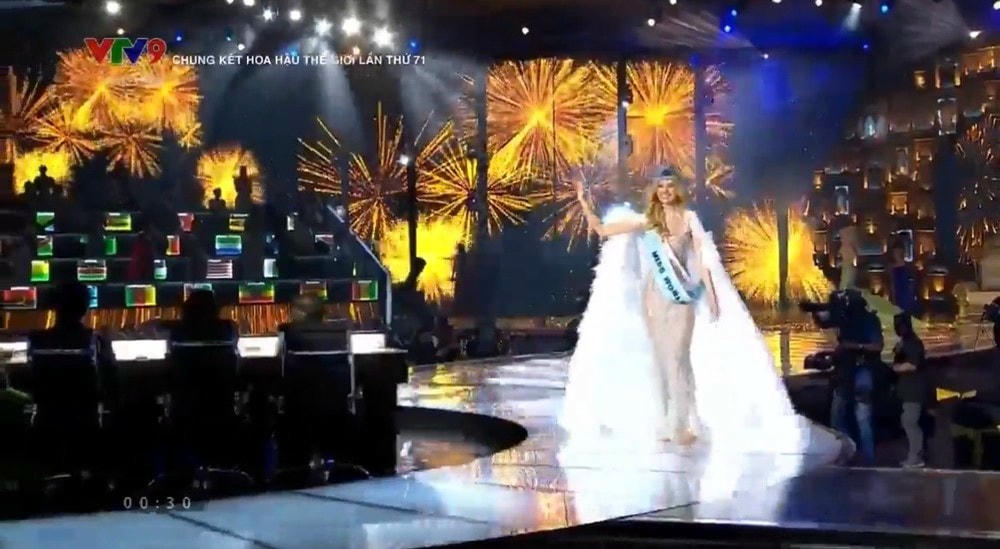 Những bước đi đầu tiên trên cương vị tân Hoa hậu của Krystyna Pyszková. z5234130717145_390c5c8b66c25364af346fb1c47697b6.jpg