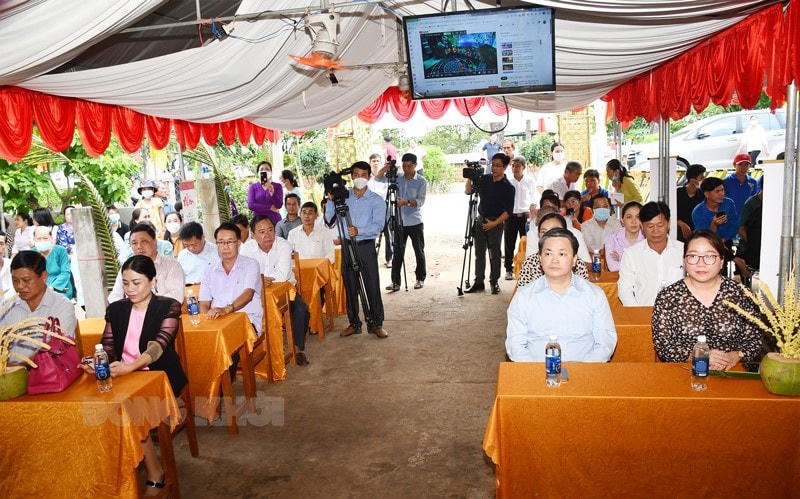 Đại biểu tham dự ngày hội.