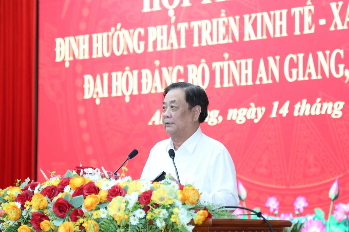 Phó Chủ tịch Quốc hội Lê Minh Hoan phát biểu tại hội thảo.