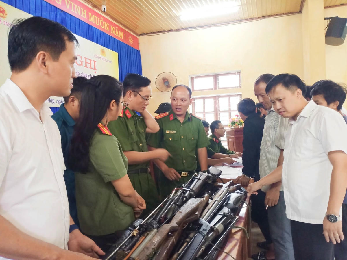Chỉ 7 ngày đã thu hồi được hơn 80 khẩu súng và vật liệu nổ. Ảnh: Thu Nhài.