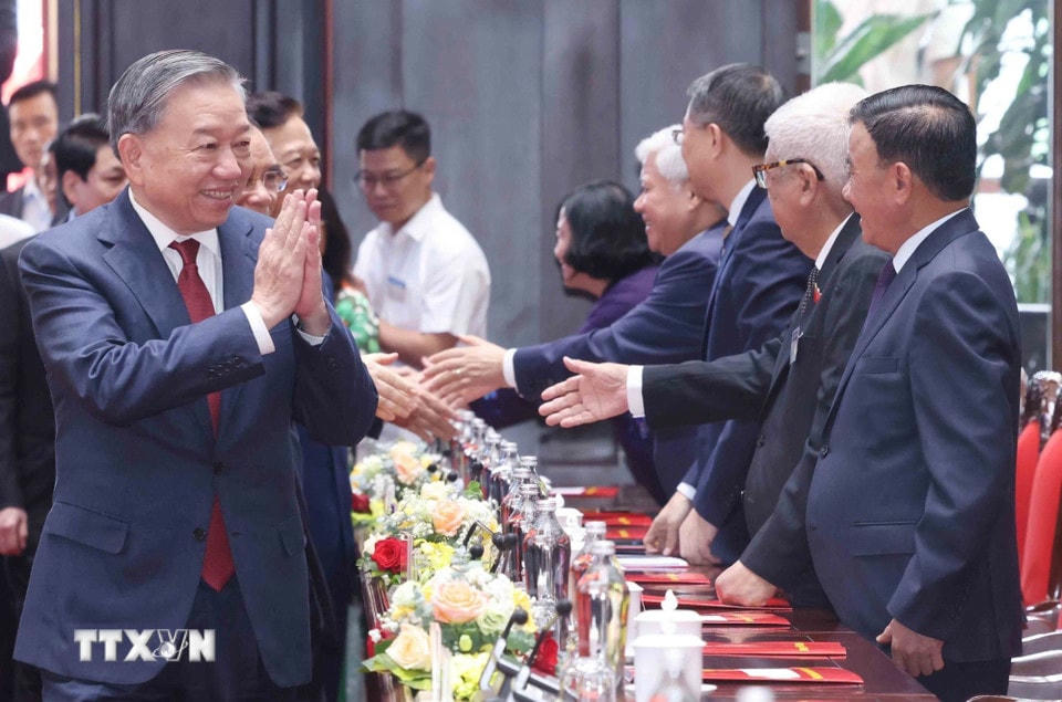 Tổng Bí thư Tô Lâm và các đại biểu tham dự buổi gặp mặt. (Ảnh: Phương Hoa/TTXVN)