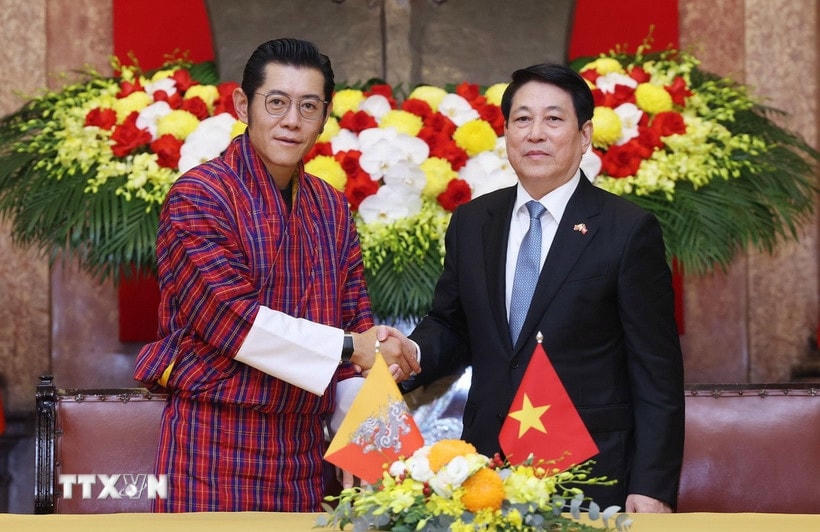 Chủ tịch nước Lương Cường và Quốc vương Bhutan Jigme Khesar Namgyel Wangchuck. (Ảnh: Lâm Khánh/TTXVN)