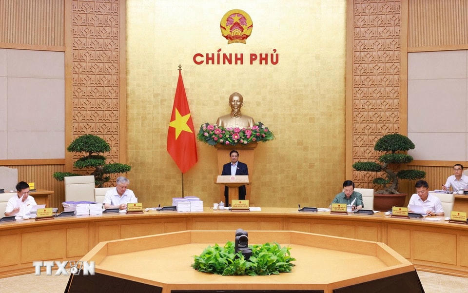 Thủ tướng Phạm Minh Chính chủ trì cuộc họp Chính phủ chuyên đề về việc sắp xếp, tổ chức lại đơn vị hành chính các cấp. (Ảnh: Dương Giang/TTXVN)