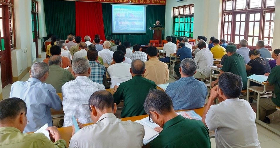 Cập nhật kiến thức cho Người có uy tín trong đồng bào DTTS trên địa bàn huyện.