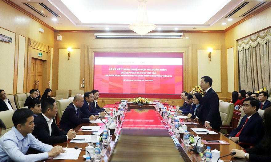 Toàn cảnh buổi lễ ký kết.