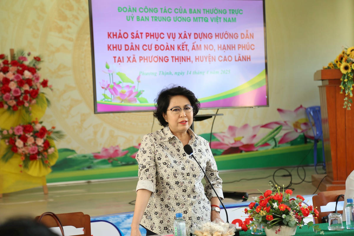 Phó Chủ tịch Tô Thị Bích Châu phát biểu tại buổi khảo sát ở xã Phương Thịnh, huyện Cao Lãnh, tỉnh Đồng Tháp. (ảnh: Thanh Tiến)