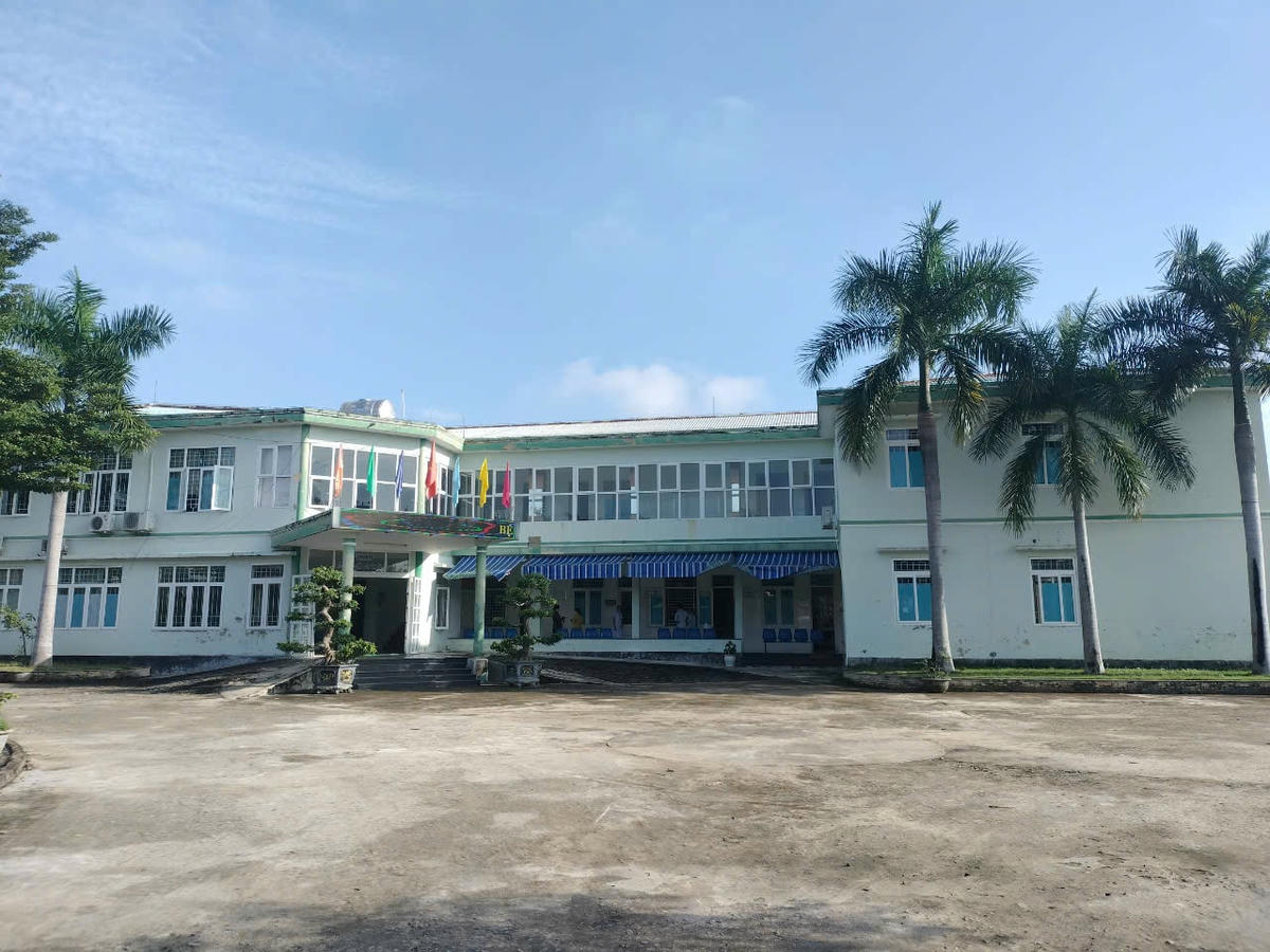 Khuôn viên bên trong Bệnh viện YHCT Quảng Nam.
