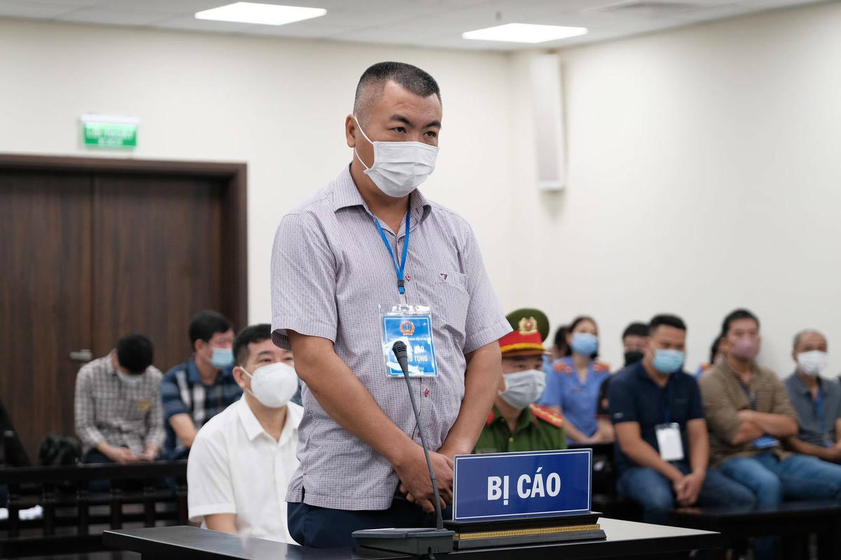 Bị cáo Lê Đình Trung trên bục xét hỏi. Ảnh: BT