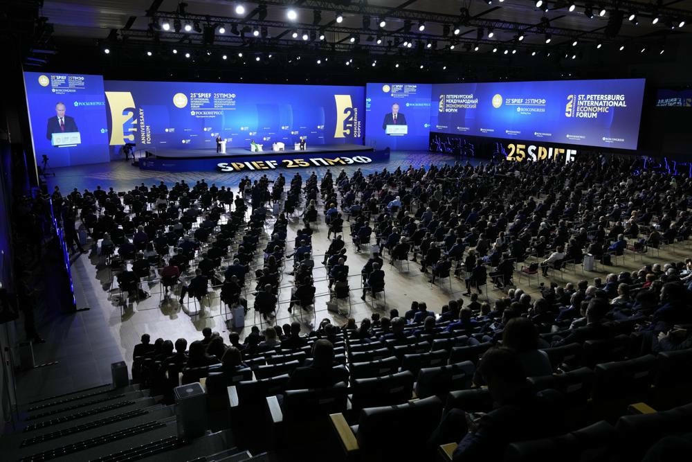 Diễn đàn Kinh tế Quốc tế St. Petersburg. Ảnh: AP.