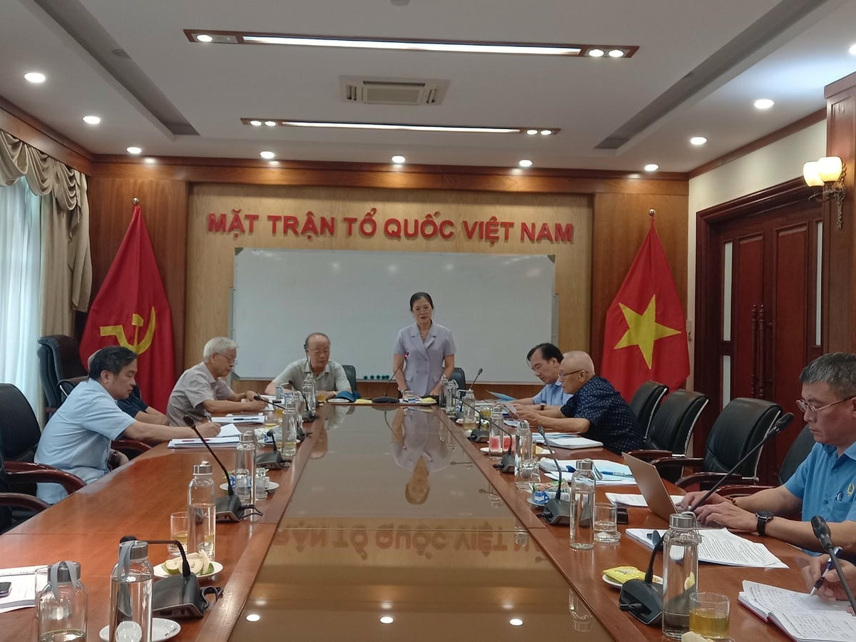 Bà Trương Thị Ngọc Ánh, Phó Chủ tịch Ủy ban Trung ương MTTQ Việt Nam phát biểu tại hội nghị.