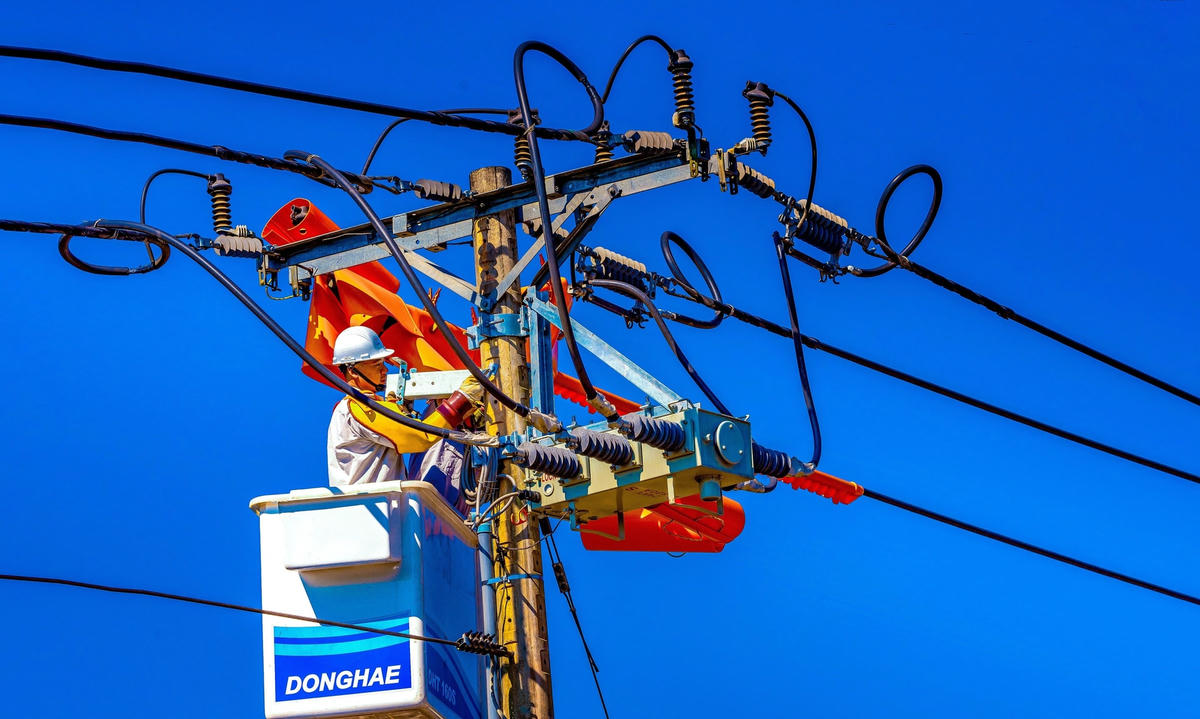 Thi công lưới điện không cần cắt điện (hotline).