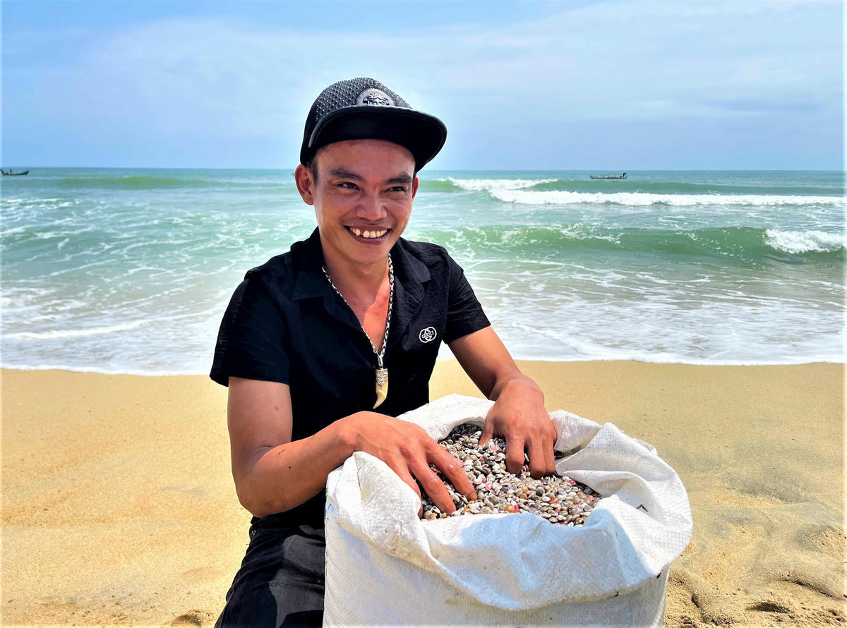 Ốc gạo ngư dân xã Đức Minh đánh bắt được đã đem vào bờ