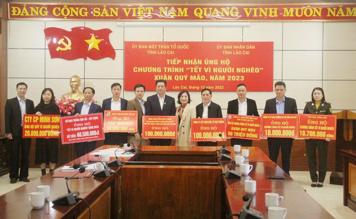 Tỉnh Lào Cai đã nhận hơn 1,2 tỷ đồng ủng hộ của các cơ quan, đơn vị, doanh nghiệp, người dân, các nhà hảo tâm trong và ngoài tỉnh  cho “ Tết vì người nghèo” năm 2023.