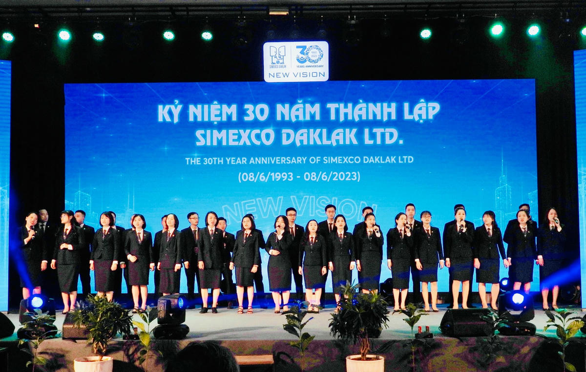 Tiết mục văn nghệ, do cán bộ công nhiên công ty thực hiện.