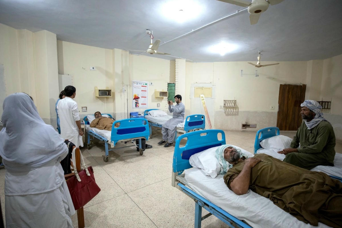 Rất nhiều người dân bị sốc nhiệt và phải nhập viện. Ảnh: VICE.