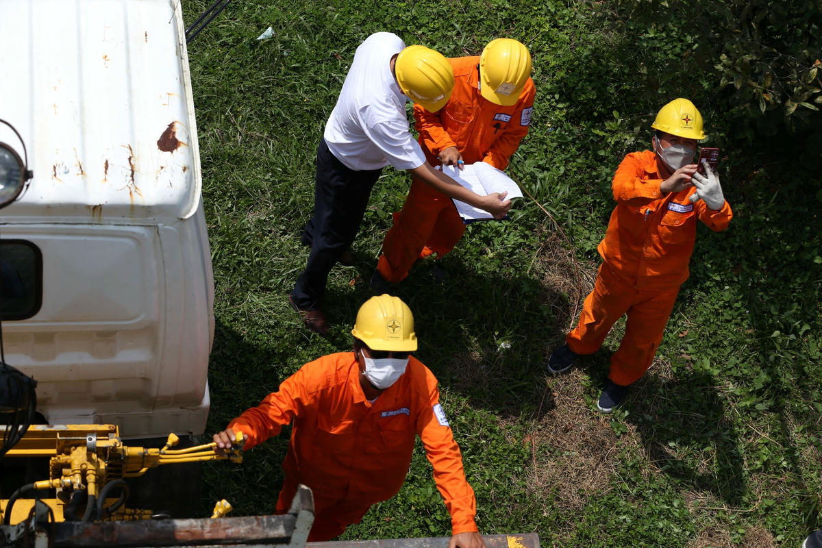 Kiểm tra thông số vận hành lưới điện bằng smartphone tại Bình Dương