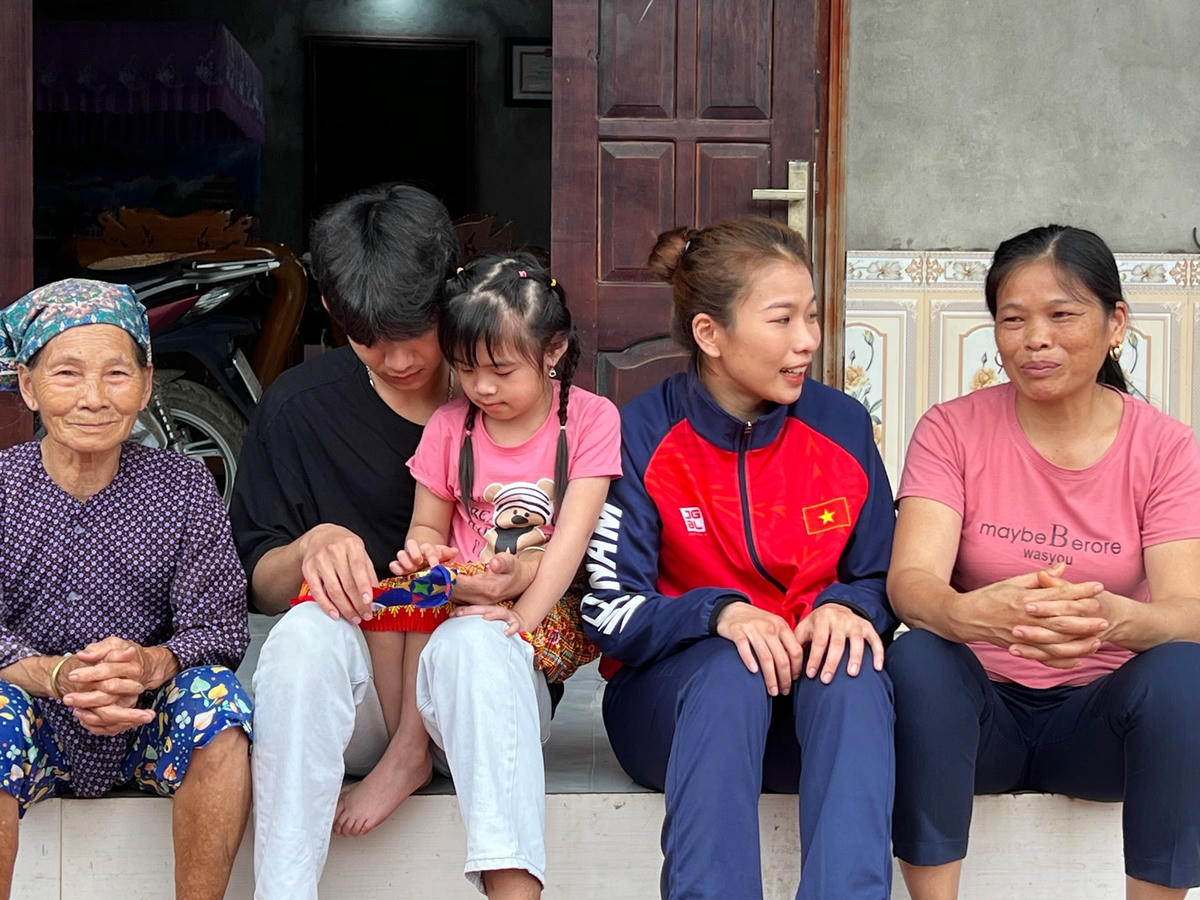 Bên thềm ngôi nhà nhỏ của