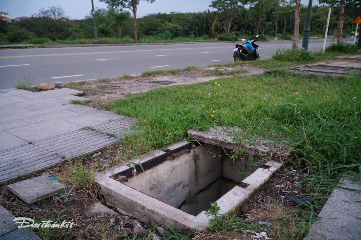 Chỉ với đoạn đường chưa đến 3km, hàng chục nắp cống đã biến mất chỉ vài ngày gần đây.