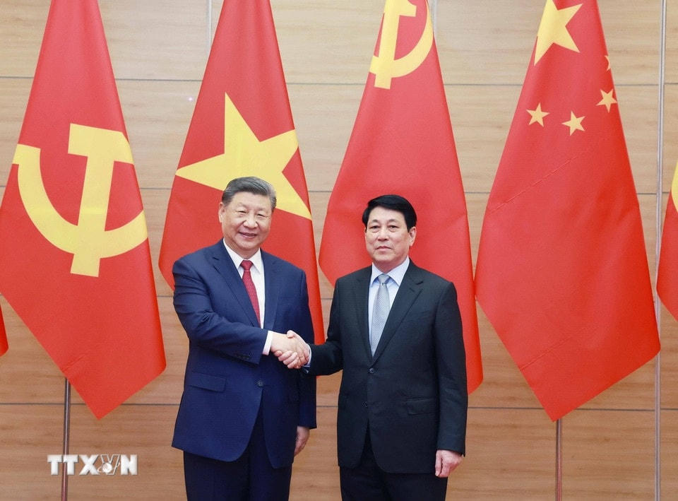 Chủ tịch nước Lương Cường và Tổng Bí thư, Chủ tịch nước Trung Quốc Tập Cận Bình chụp ảnh chung. (Ảnh: Thống Nhất/TTXVN)