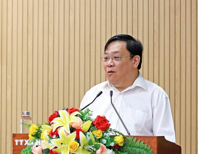 Phó Bí thư Tỉnh uỷ, Chủ tịch UBND tỉnh Cà Mau Phạm Thành Ngại thông tin về công tác sắp xếp, tinh gọn tổ chức bộ máy tại địa phương. (Ảnh: Huỳnh Anh/TTXVN) ttxvn-tinh-gon-cao-bang.jpg