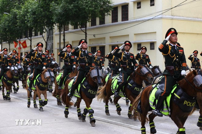 Khối kỵ binh của Cảnh sát cơ động tham gia hợp luyện. (Ảnh: Lê Xuân/TTXVN) ttxvn-ky-binh-4.jpg