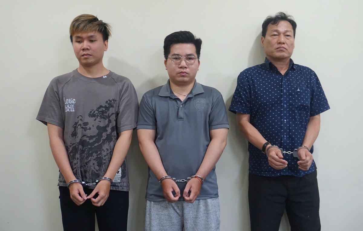 Ảnh 1- Người đưa tin