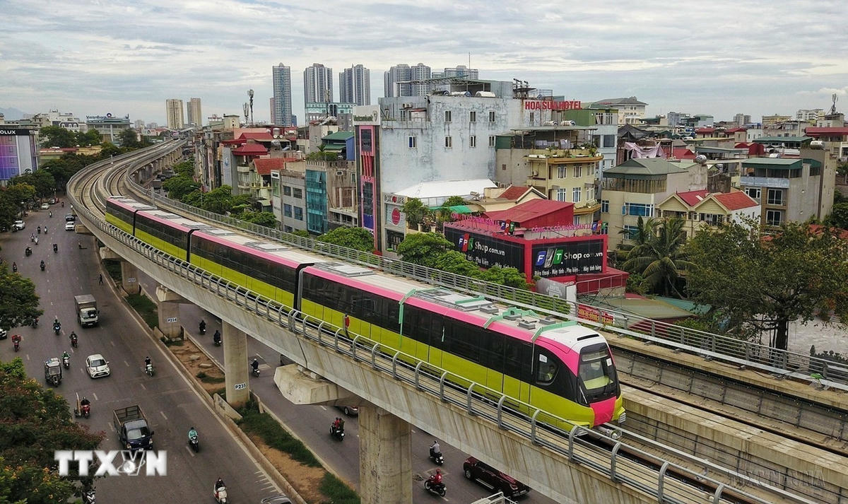 Dự án tuyến đường sắt đô thị số 3 (Nhổn-ga Hà Nội) vay vốn ODA của Ngân hàng Phát triển châu Á (ADB), Cơ quan Phát triển Pháp (AFD), Ngân hàng đầu tư châu Âu (EIB) và Chính phủ Pháp (DGT), được công ty Systra của Pháp tư vấn thiết kế. (Ảnh: Thành Đạt/TTXVN) ttxvn-quan-he-viet-nam-phap-6.jpg