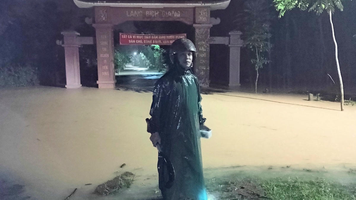 Mưa lớn gây ngập lụt một số vùng thấp trũng tại huyện Cam Lộ. Ảnh: CTV.