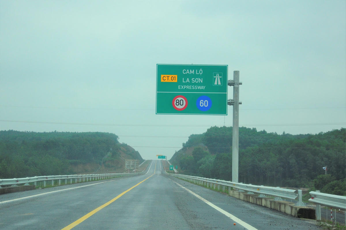 Cao tốc Cam Lộ - La Sơn được Bộ Giao thông Vận tải tổ chức khởi công vào ngày 16/9/2019.