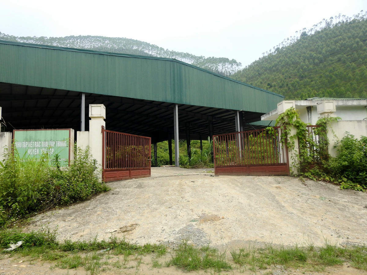 Theo Quyết định số 1557 ngày 28.10.2016 của UBND huyện Yên Lập (Chủ đầu tư dự án), Khu tập kết rác thải tập trung huyện Yên Lập được xây dựng với mục tiêu thu gom, phân loại để vận chuyển, xử lý rác thải sinh hoạt trên địa bàn huyện, đảm bảo vệ sinh môi trường, đảm bảo sức khỏe của nhân dân, bảo vệ nguồn tài nguyên thiên nhiên không bị ô nhiễm bởi rác thải sinh hoạt.