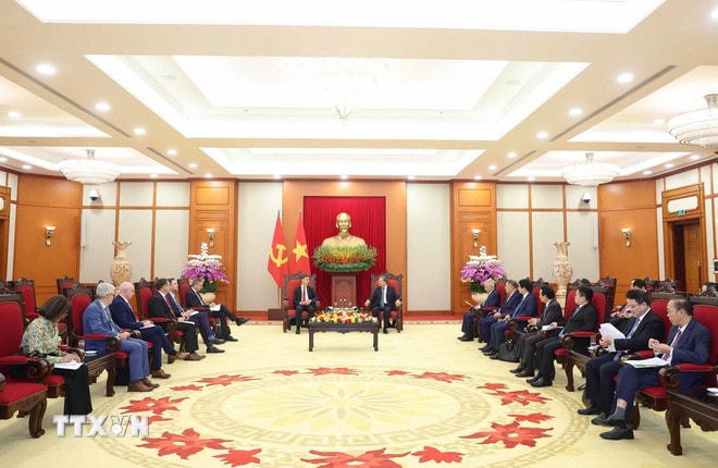 Tổng Bí thư Tô Lâm tiếp Đại sứ, Trưởng Phái đoàn Liên minh châu Âu (EU) tại Việt Nam Julien Guerrier. (Ảnh: Thống Nhất/TTXVN) ttxvn-tong-bi-thu-to-lam-tiep-eu-2-resize.jpg