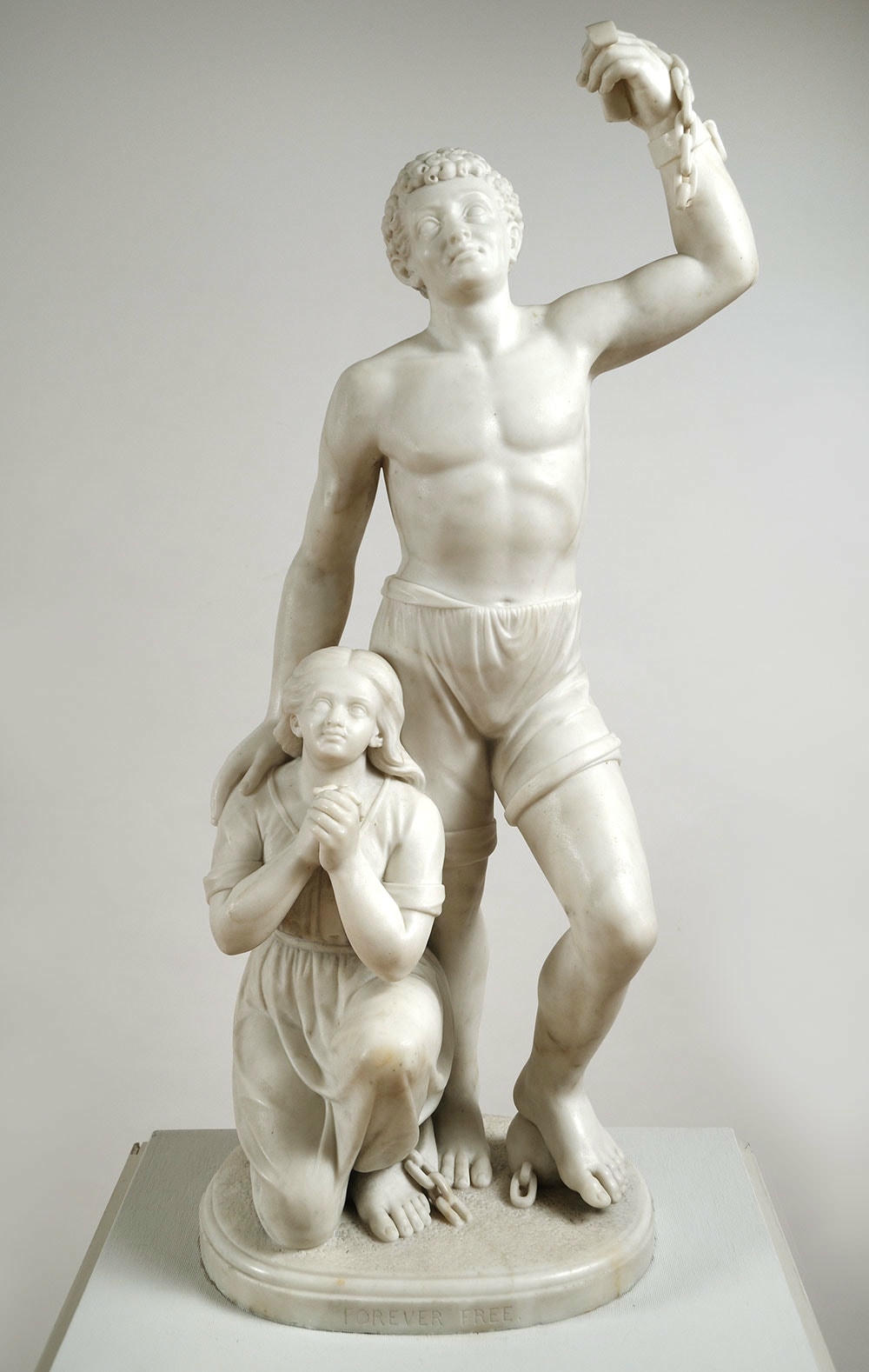 Bức tượng điêu khắc “Mãi mãi tự do” của Edmonia Lewis. Ảnh: Grunge.