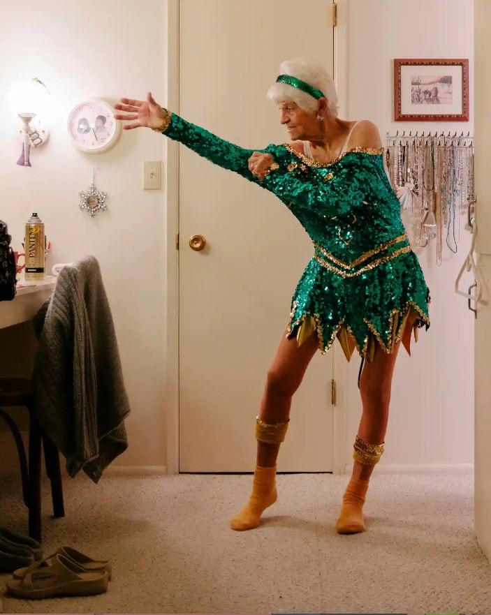 Mary Zirbel đã sẵn sàng tại nhà của cô ấy ở Sun City. Ảnh: The Guardian.