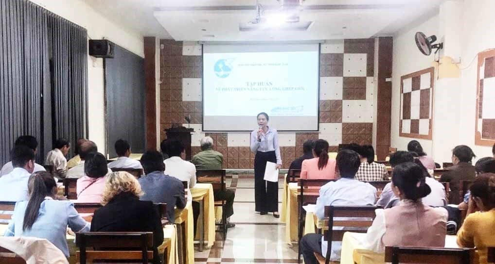 Hội LHPN tỉnh tổ chức lớp tập huấn cho cán bộ Hội, già làng, trưởng thôn và Người có uy tín trong cộng đồng tham gia thực hiện Dự án về lồng ghép giới.