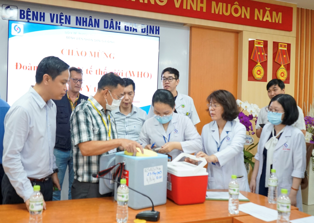 Đến 21 giờ ngày 24/5, các thủ tục giao nhận khẩn cấp thuốc giải độc BAT hoàn tất