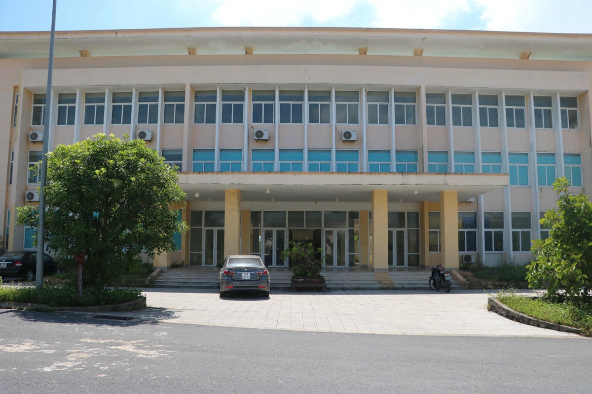 Phân hiệu gồm 2 cơ sở, trong đó, cơ sở 1 có địa chỉ tại đường Điện Biên Phủ, phường Đông Lương, TP Đông Hà.