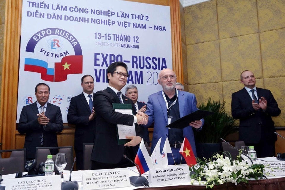 Ông Vũ Tiến Lộc, Chủ tịch VCCI và ông Vartanov David Robertovich, Chủ tịch Ban Tổ chức 