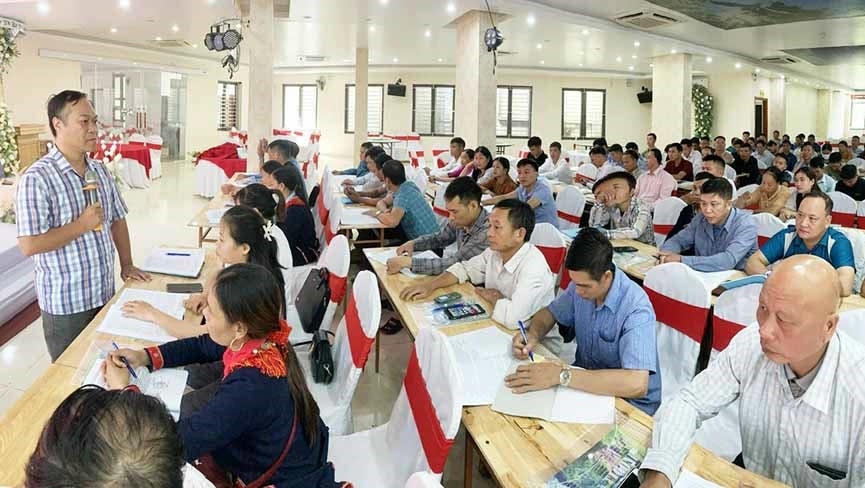 Đại biểu Chi cục Chăn nuôi và Thú y, Sở Nông nghiệp và Phát triển nông thôn tỉnh Yên Bái phổ biến tại buổi tập huấn. Ảnh: baodantoc.vn