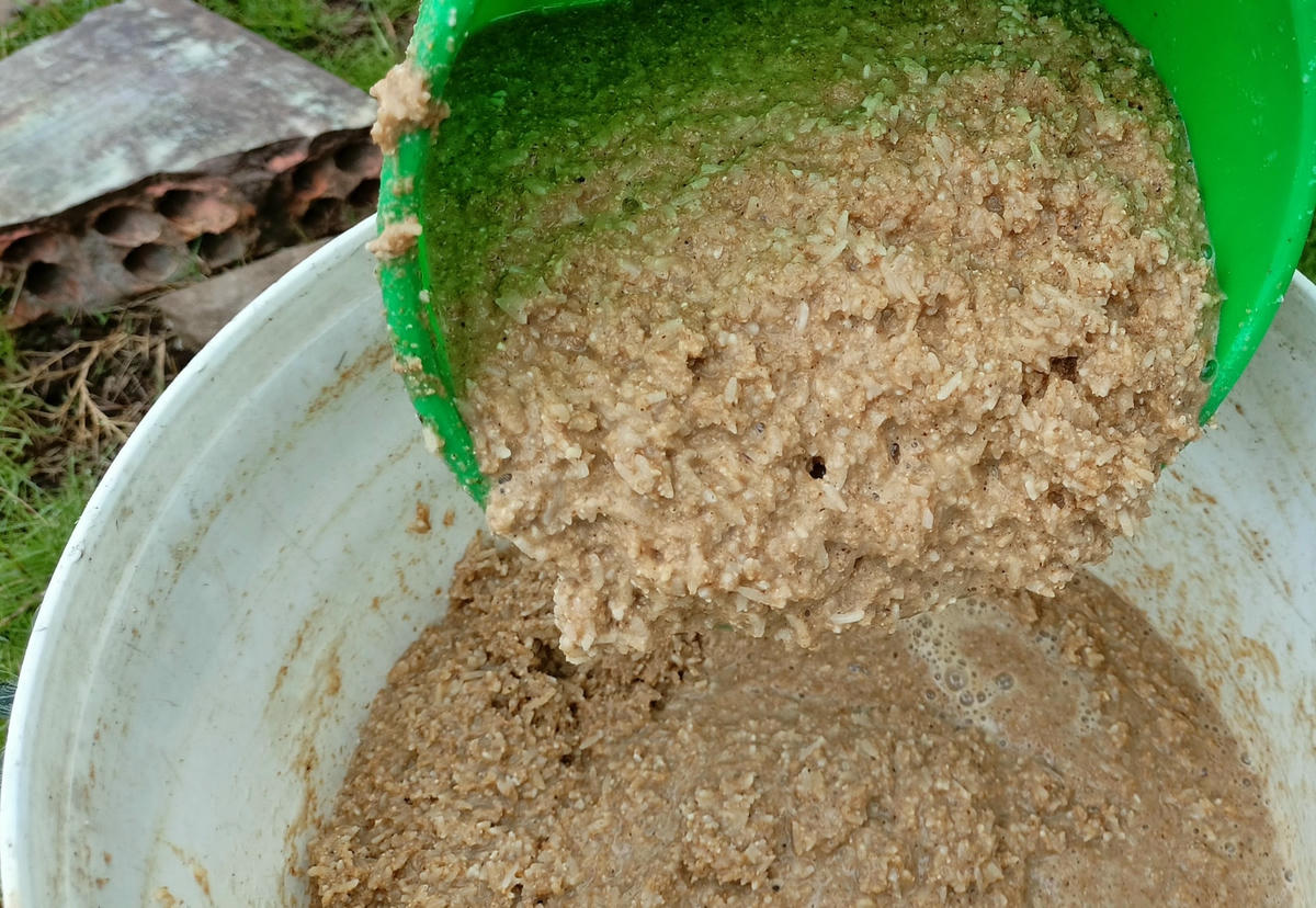 Việc ứng dụng kỹ thuật ủ men vi sinh trong nuôi tôm đã giúp ông Tính rút ngắn thời gian nuôi.